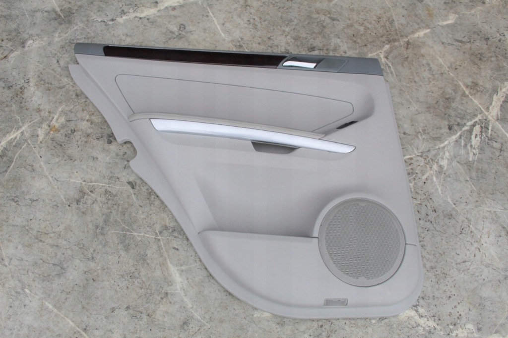 Купить Обивка обшивка дверь левый задний  mercedes ml w164