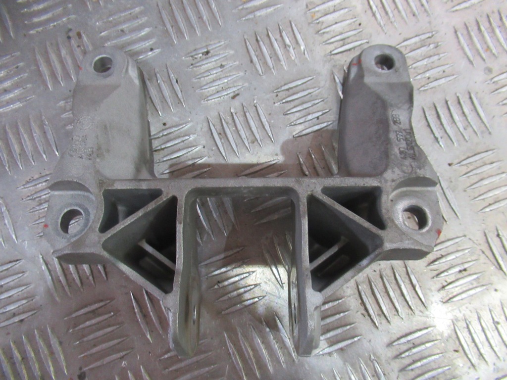 фото №2, Audi r8 spyder кронштейн кронштейн 420599288