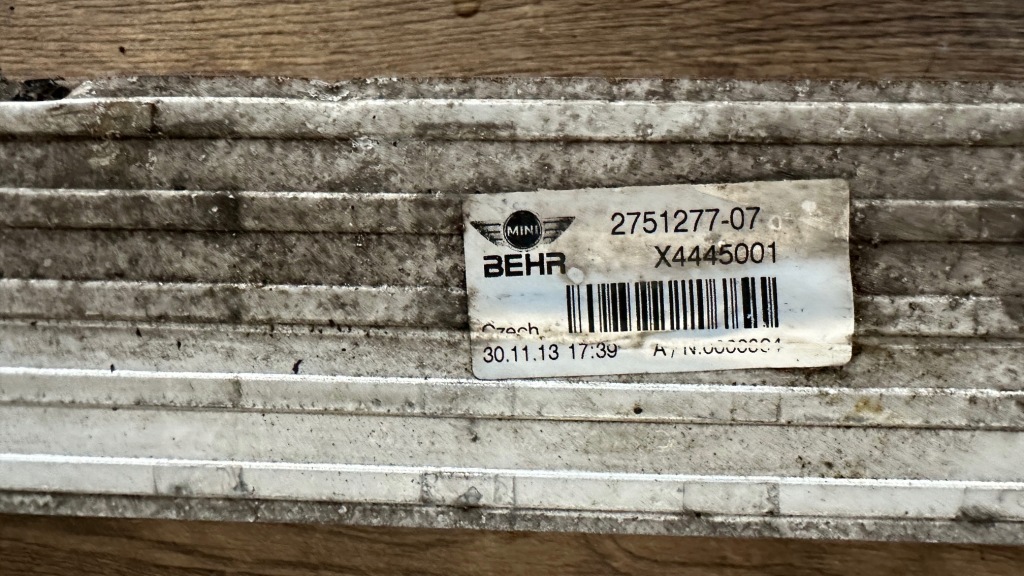 Mini r55 r56 1.6 радиатор воздуха интеркулер 2751277 Цена
