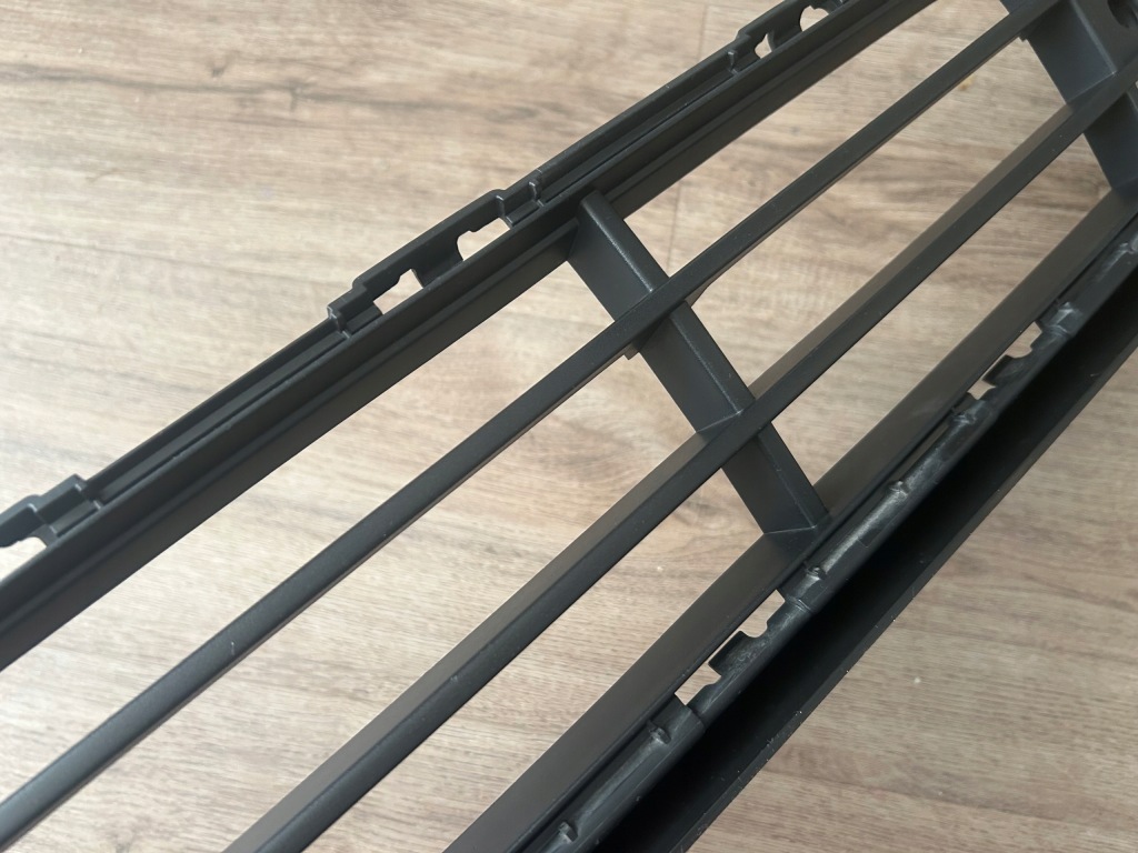 Volvo xc90 2 рестайлинг  2019-2024 решётка средняя бампер перед оригинал в Украине