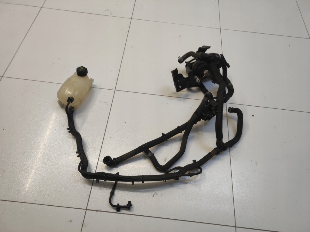 фото №1, Патрубок дроти води помпа бачок renault clio v 5 1.5 blue dci