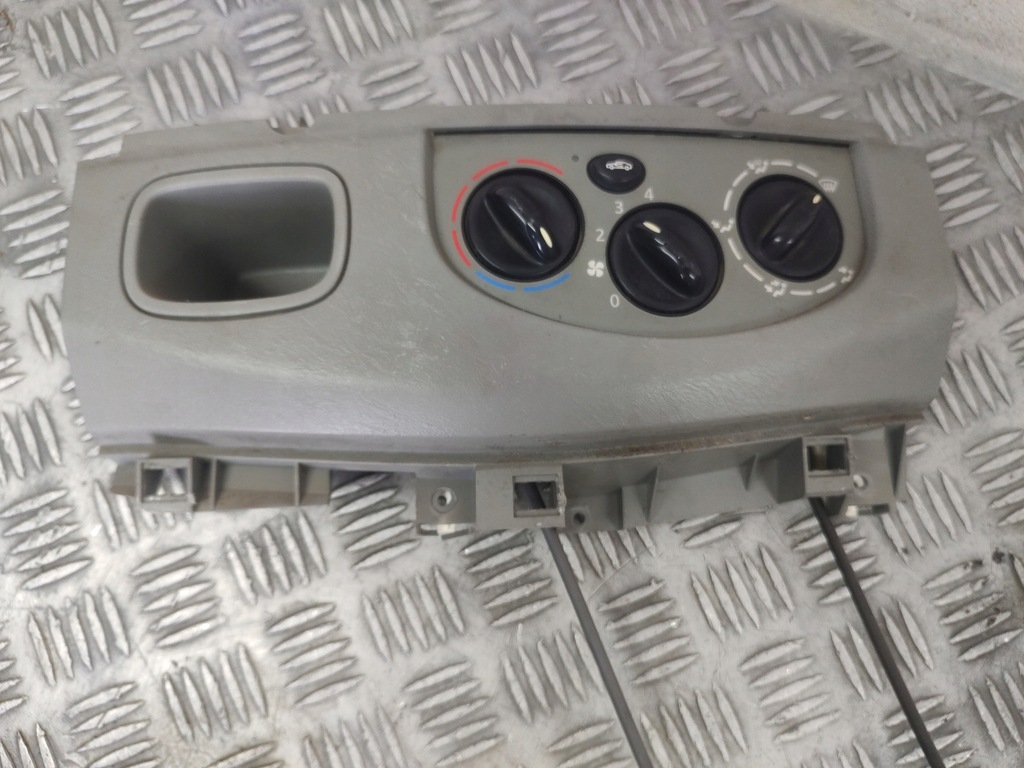 фото №1, Renault trafic ii vivaro a 01-14 панель обдув