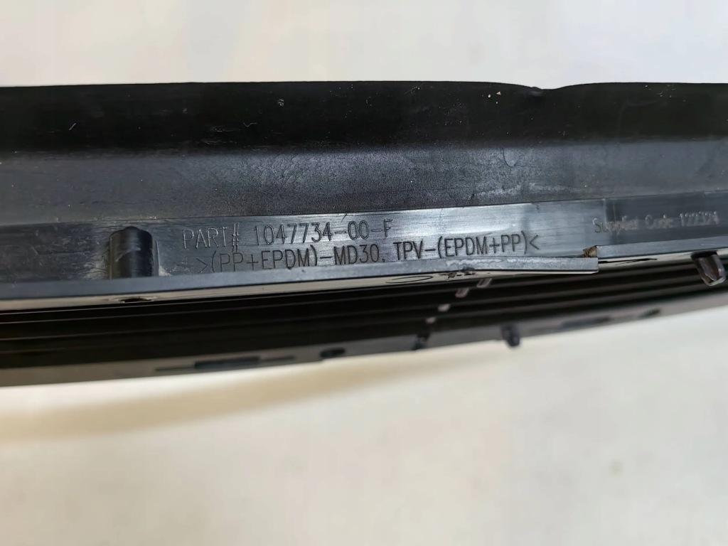 фото №7, Tesla x - решітка середня бампера перед polecam