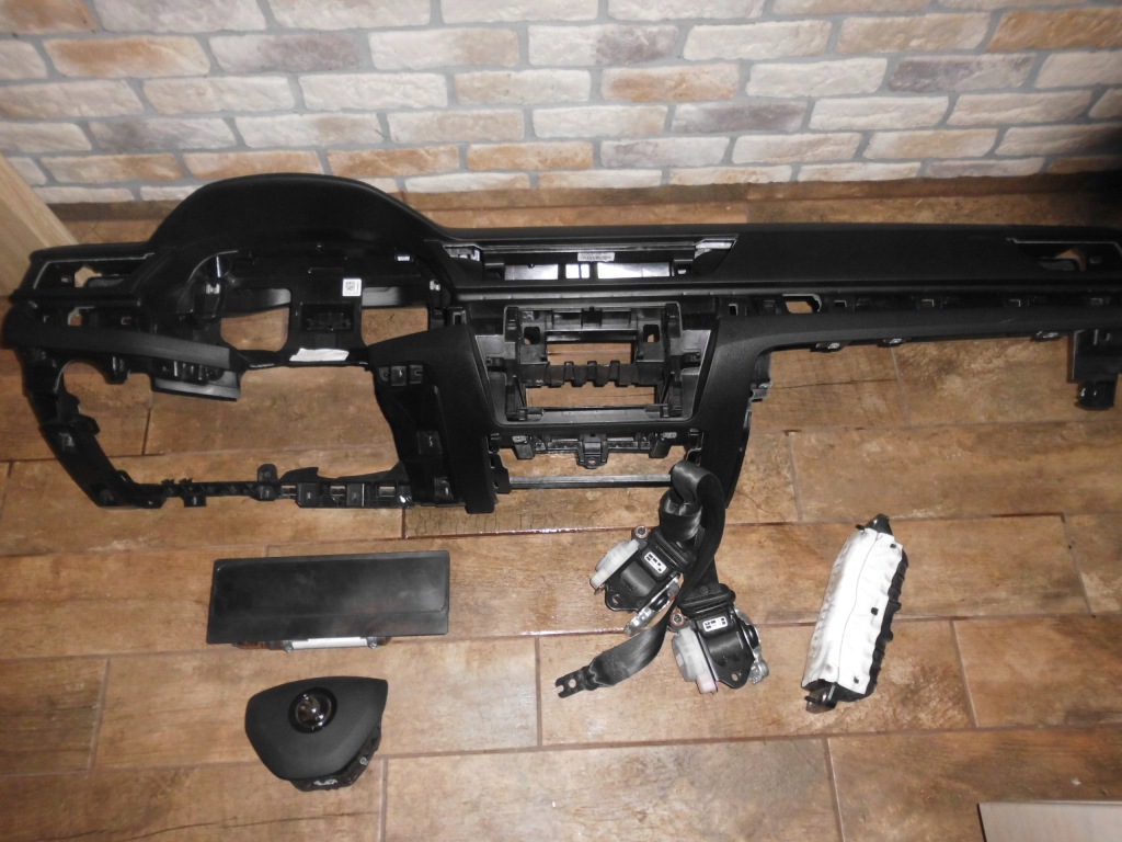 фото №1, Skoda superb 3v консоль + 3 x подушка безпеки