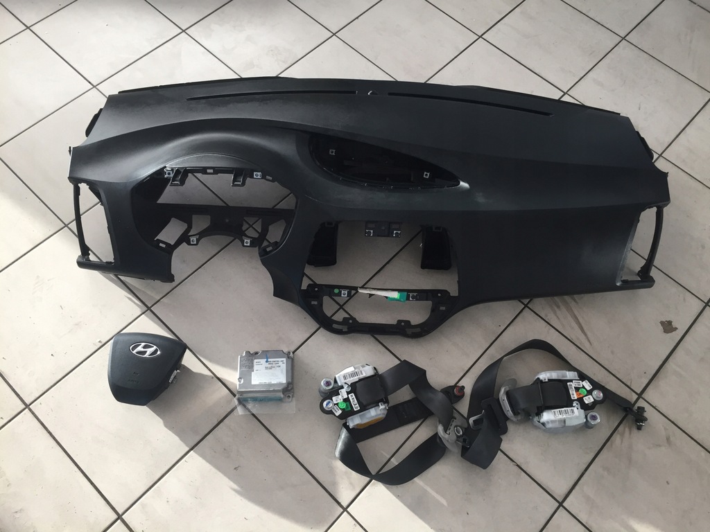 фото №1, Hyundai i20 12-14 приборная панель подушки безопасности ремни подушка безопасности kpl.