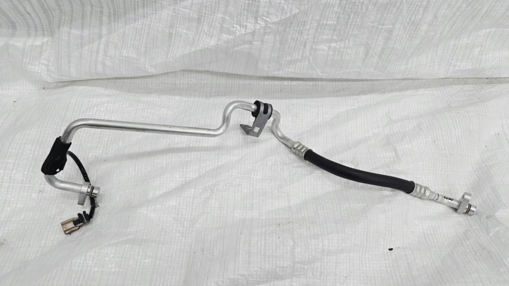 Купити Шланг кондиціонера renault zoe lift 924402730r