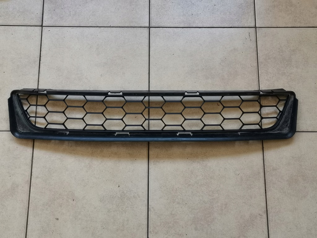 фото №1, Volvo c30 решітка середня бампер перед lift