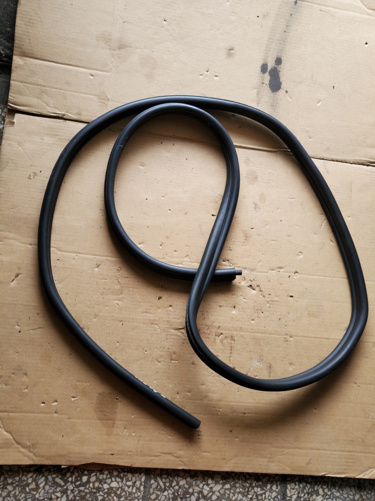 фото №1, Прокладка кузовная резиновый элемент дверь lew задняя bmw 3 e90