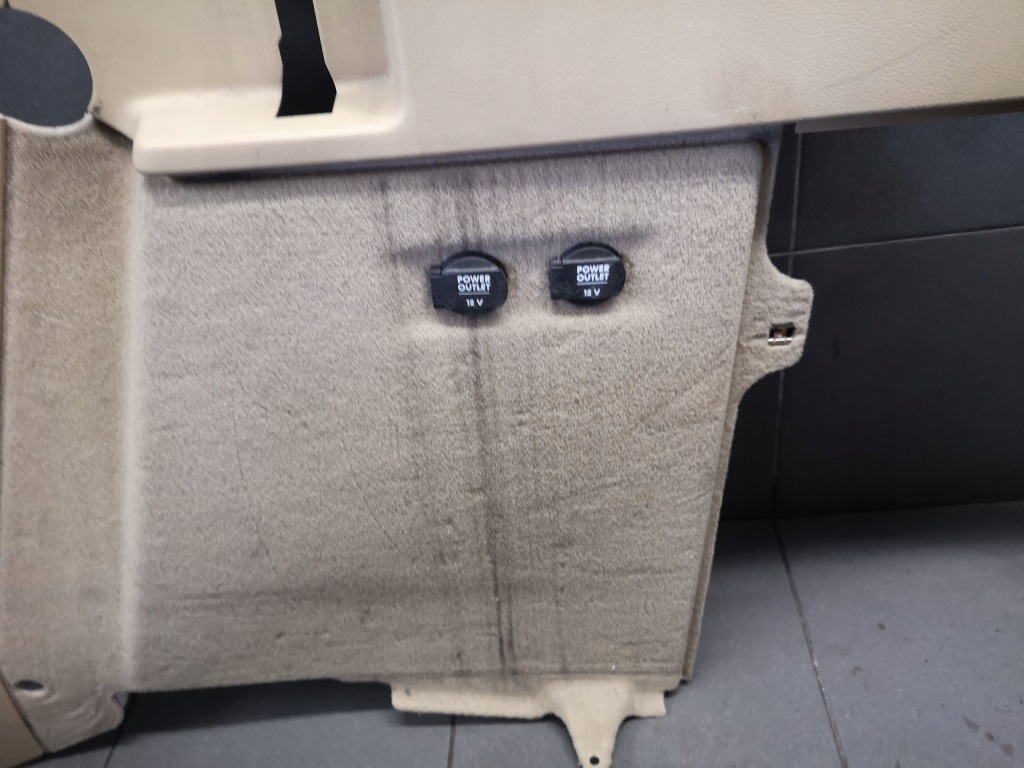 фото №10, Оббивка багажника права vw touareg 7l6863820a