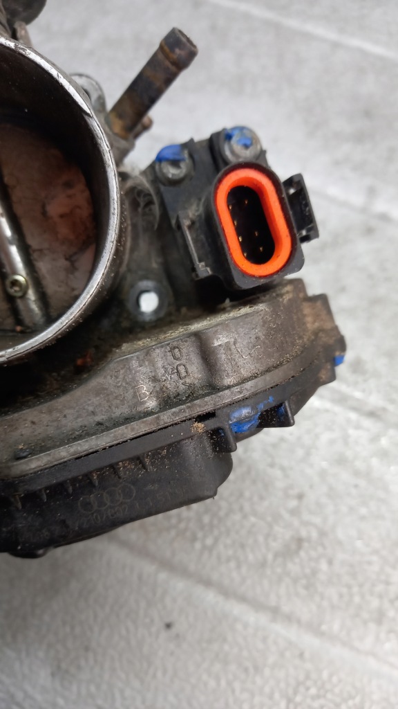 фото №4, Дросельна заслінка audi a4 b5 96r sedan