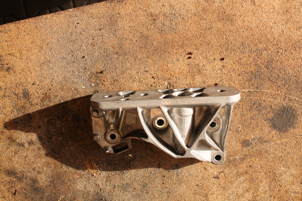 фото №1, Кронштейн кронштейн mercedes a6542230004