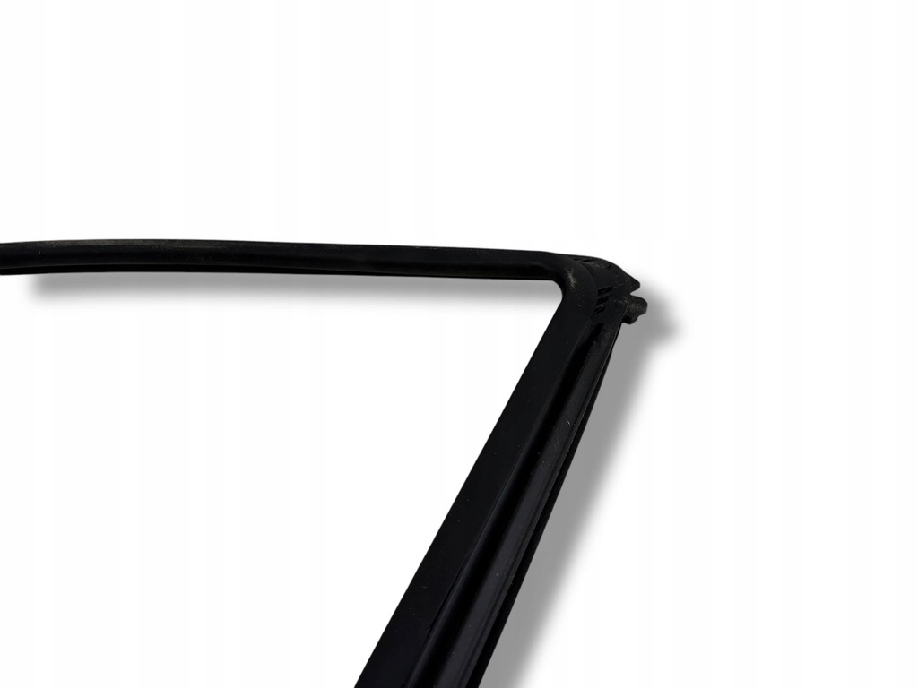 фото №10, Toyota yaris cross 2022 перед сторона правая прокладка стекло дверь передних