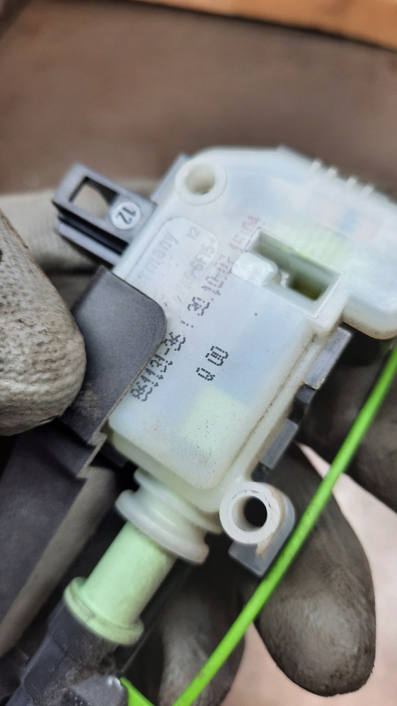 фото №4, Привід кришка заливної пального volvo xc70 ii 861131