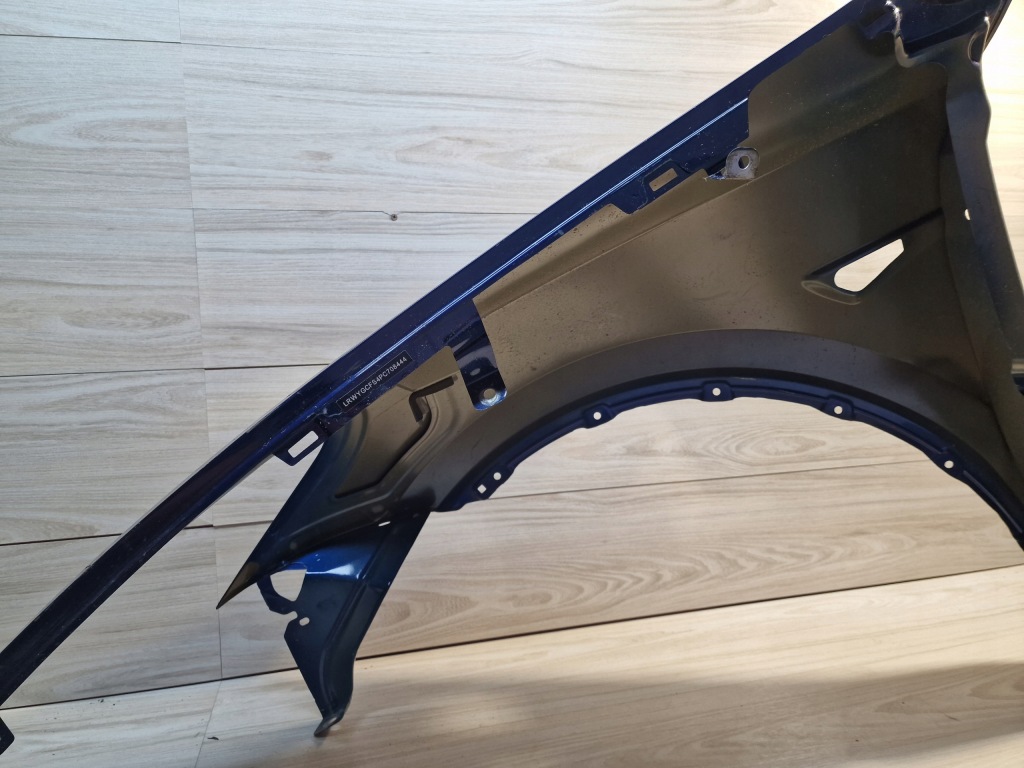 Tesla y крыло правый передний перед Недорого