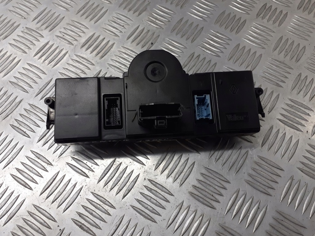 фото №2, Панель обдув renault scenic ii 8200265572