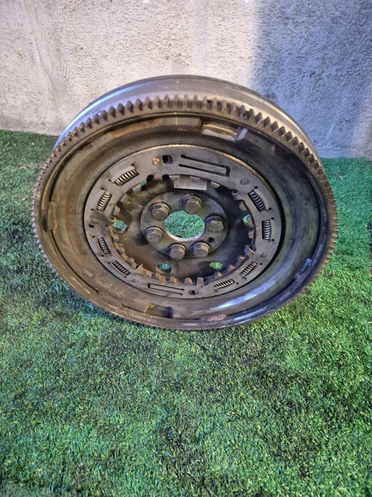 фото №1, Колесо двухмассовый vw golf viii 1.5 tsi 04e105266k