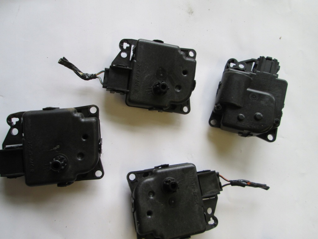 фото №8, Chrysler 300 ii моторчик регулювання кришка обдув обігрівача 2011-