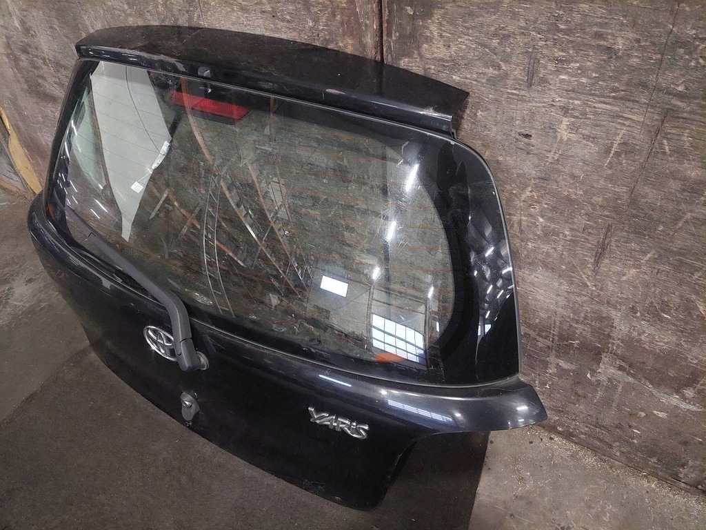 фото №10, Kompletny задняя toyota yaris i lift 209 крышка багажника бампер лампы