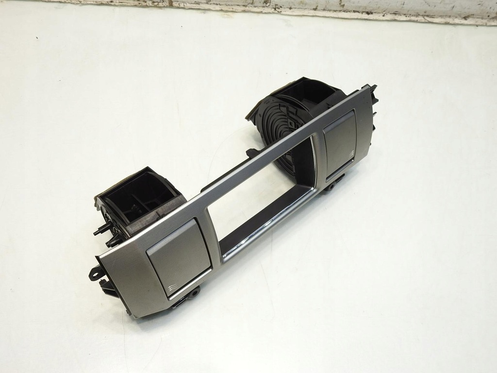 фото №8, Рамка решётки обдув середина jaguar xf x250 lift cx23045c34-ab