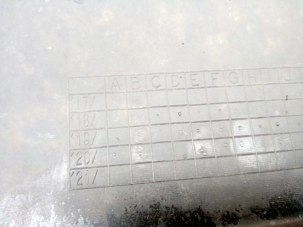 фото №10, Mazda 3 hb спойлер накладка бампер задняя 2018r