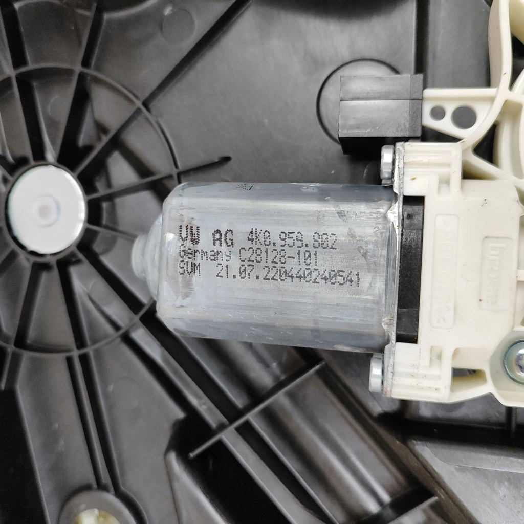 фото №7, Skoda enyaq iv 2023 перед сторона правая электрический подъемник стекло дверь