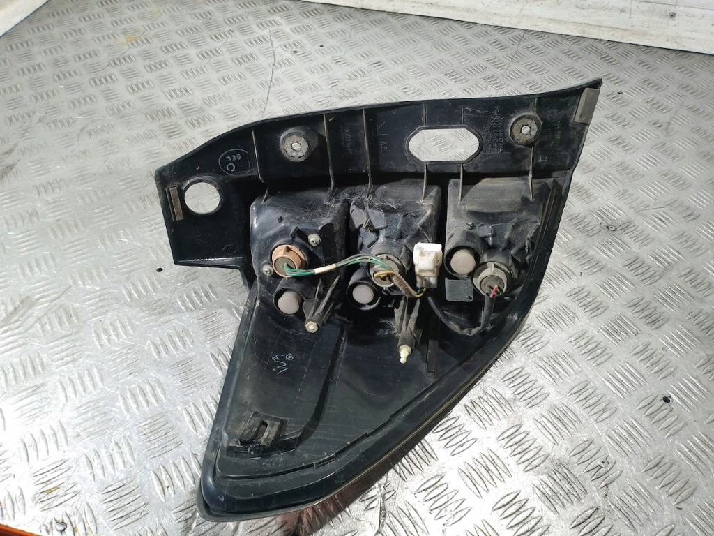 фото №4, Лампа задняя правая subaru forester iii