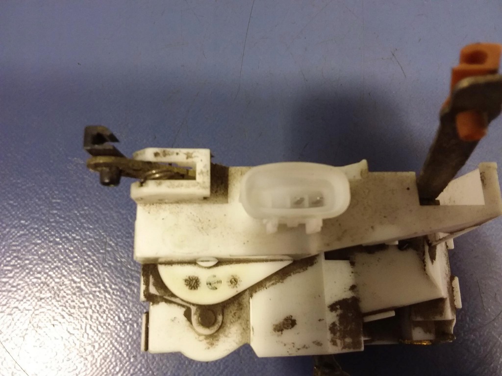 фото №4, Toyota avensis t22 замок левый задняя