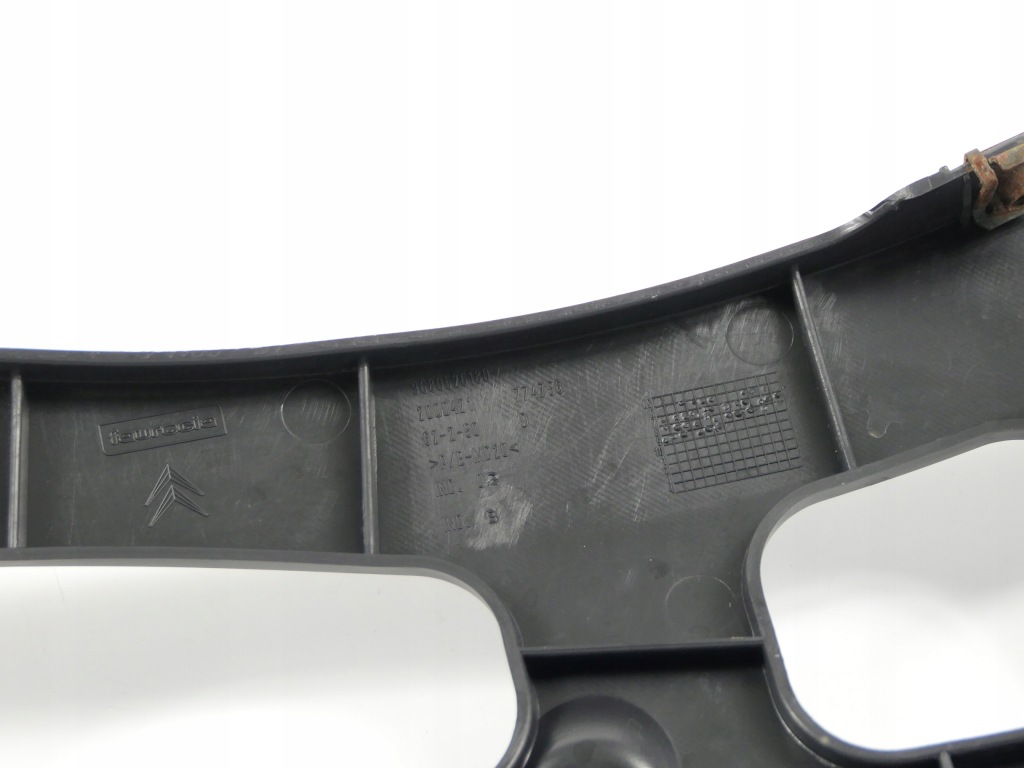 Кронштейн  кронштейн бампера задний правая  citroen c4 picasso 06-13r. 09r. короткий Киев