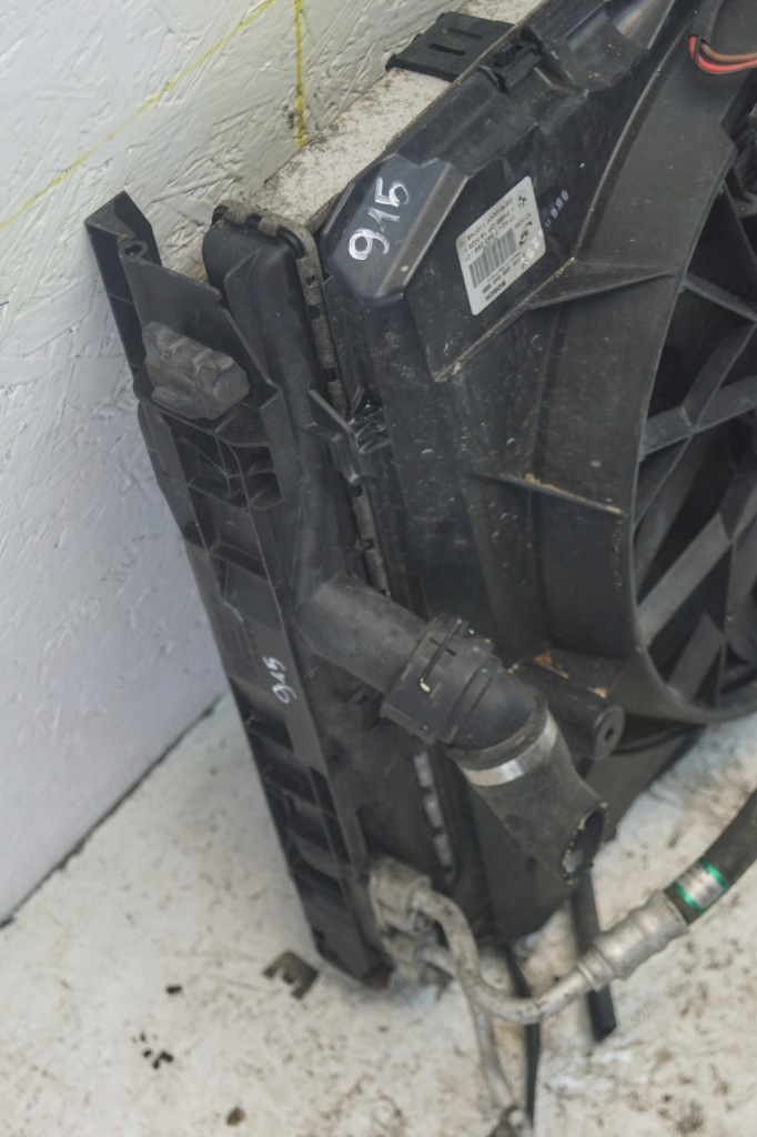 Радиатор вентилятор bmw e90 e91 2.0b Доставка