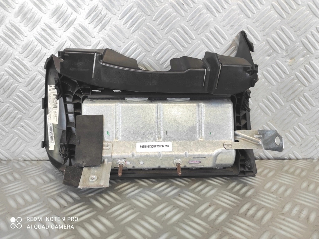 фото №10, Alfa romeo mito приборная панель приборная консоль подушка водителя ремни натяжители