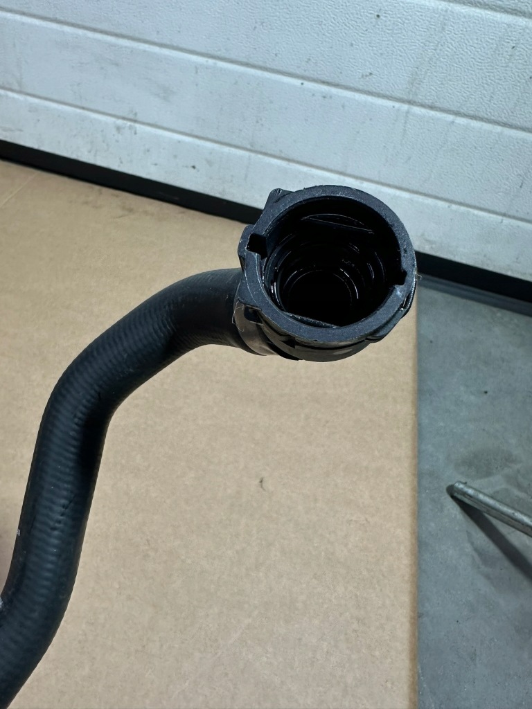 Шланг рідина охолоджуючий, трубка води mercedes eqa w243, h243 Зі Шроту