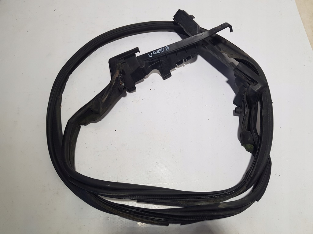 фото №1, Прокладка крышки багажника a1727500098 mercedes slk r172 w172