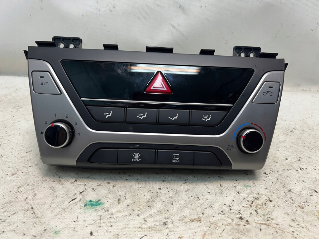 фото №1, Hyundai elantra vi 16- панель кондиціонера обдув
