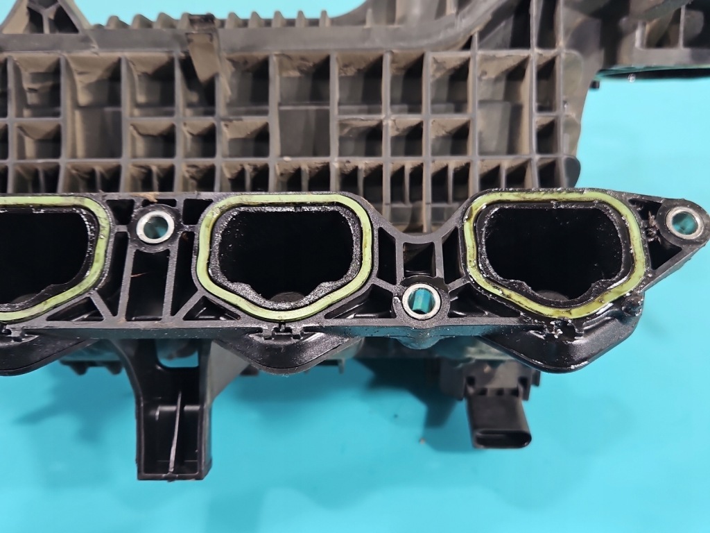 фото №11, Коллектор всасывающий vw polo v 6r 1.2 16v 04e129711e