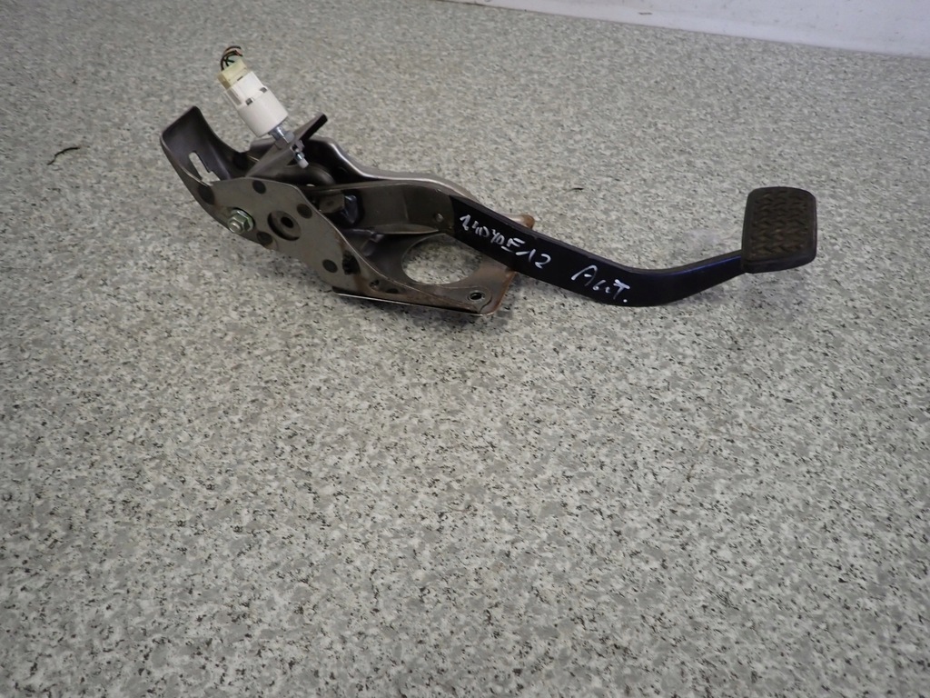 фото №7, Toyota corolla e12 02-07 педаль тормоза автоматическая коробка передач