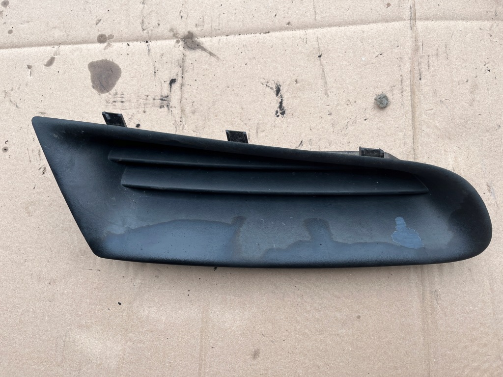 Купити Права решітка заглушка бампера renault clio 3 2005-2012 1859430s16