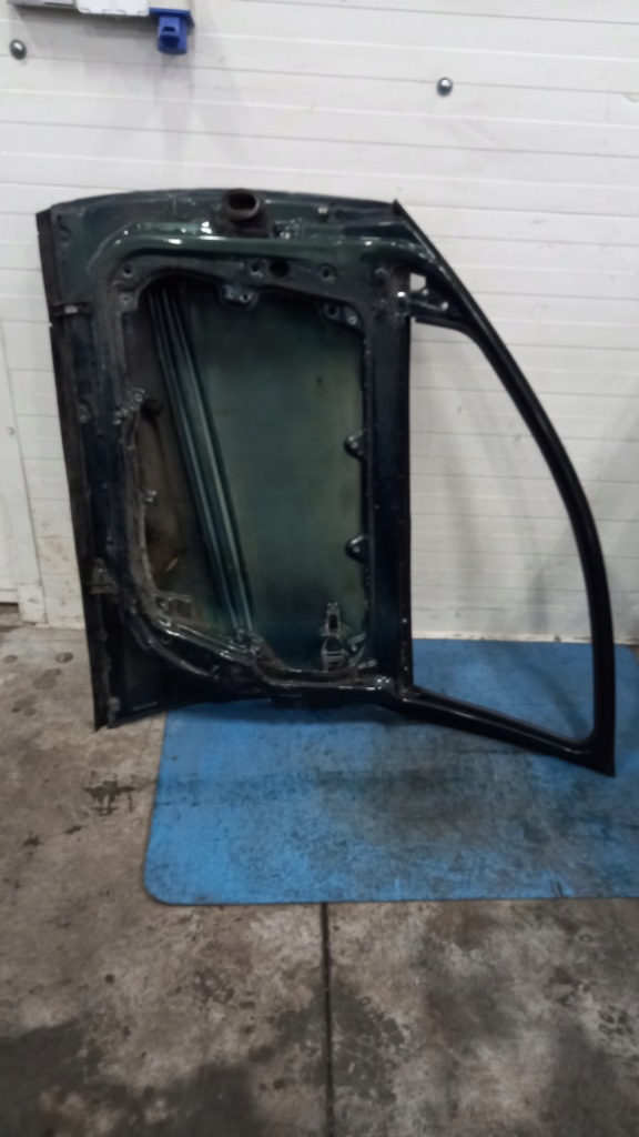 Дверь правое  перед vw passat b5 97r седан Цена