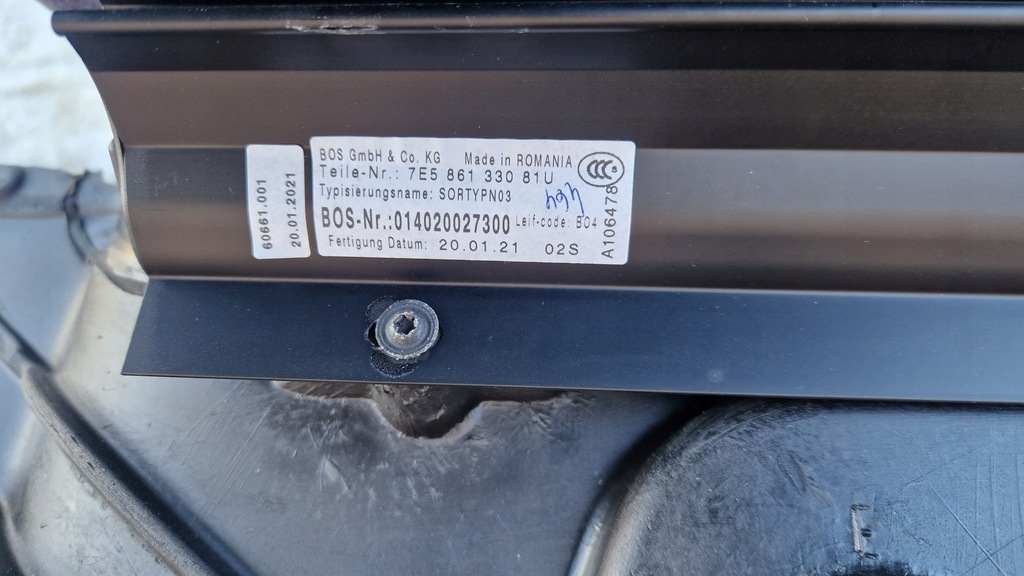 фото №11, Обшивка багажника vw t6.1 multivan 2019- шторка usb новый оригинал правый