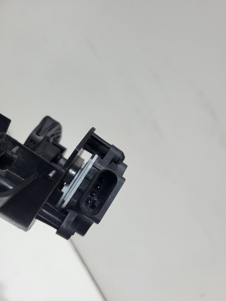 фото №9, Porsche taycan жалюзи шторка воздуховод воздуха правая 9j1121754d oryg!