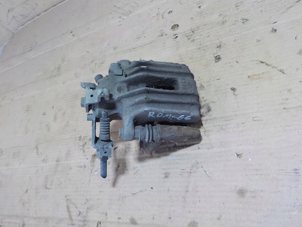 фото №1, Roomster суппорт правый задняя