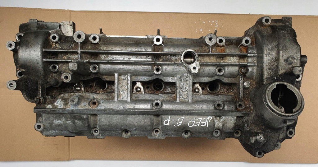 Купити Головка двигуна права jeep cherokee wh a6420107420