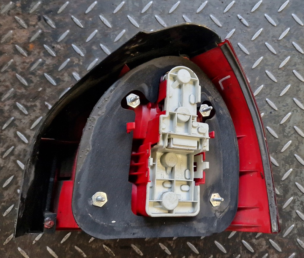 фото №2, Лампа левый задняя audi a3 8l lift hb