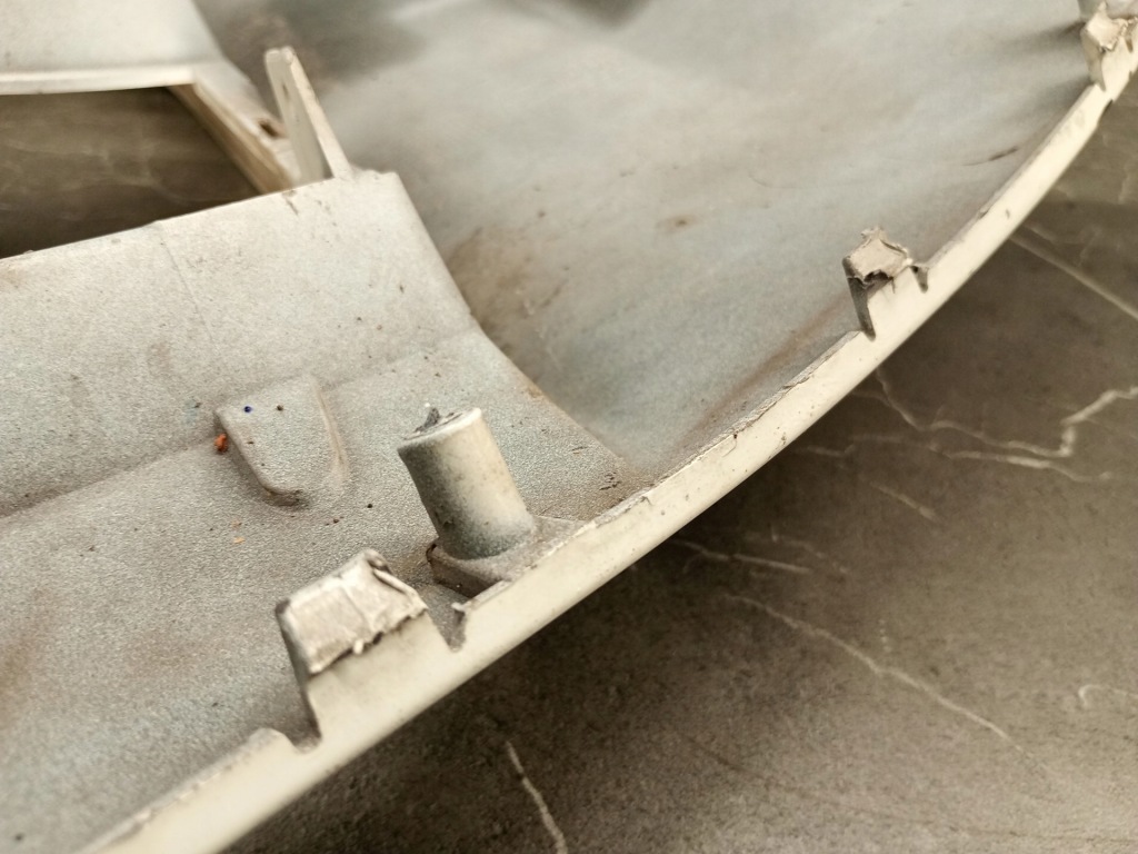 8x0807437 уголок бампера ewy перед audi a1 белый Недорого