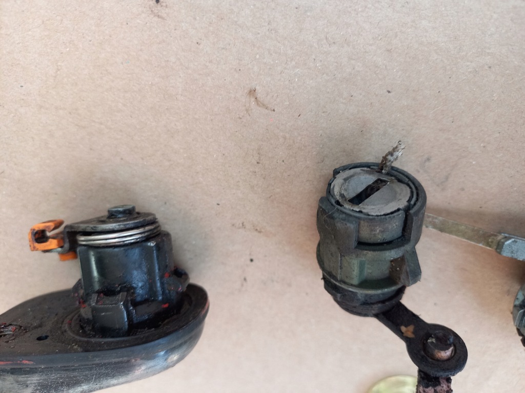 фото №10, Toyota corolla e9 87-92 замок запалювання замки двері ключ