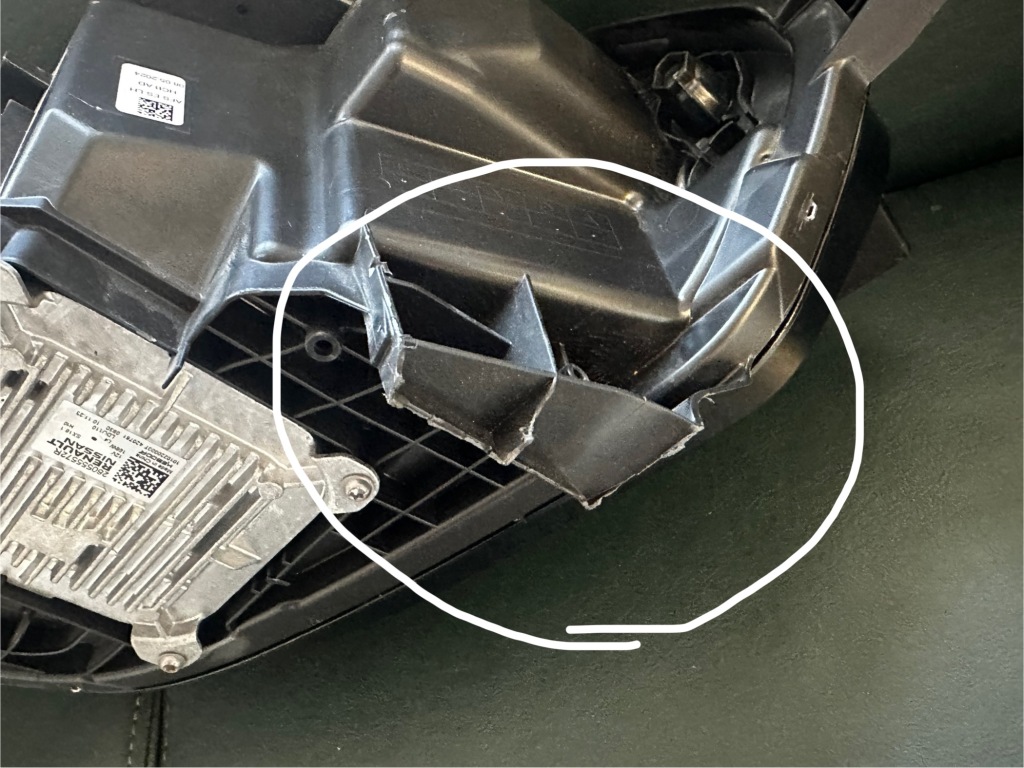 Новая оригинальный номер фара левый перед renault megane e-tech ev черный edition 260601764r в Украине