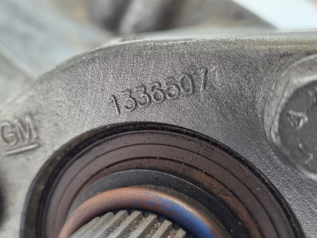 Opel mokka a astra j iv insignia a 1.6cdti приводной вал опора 95400936 Киев