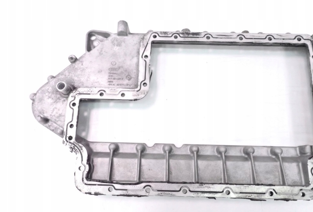 Поддон масляная двигателя 4.2 tdi audi a8 d3 057103607f Цена