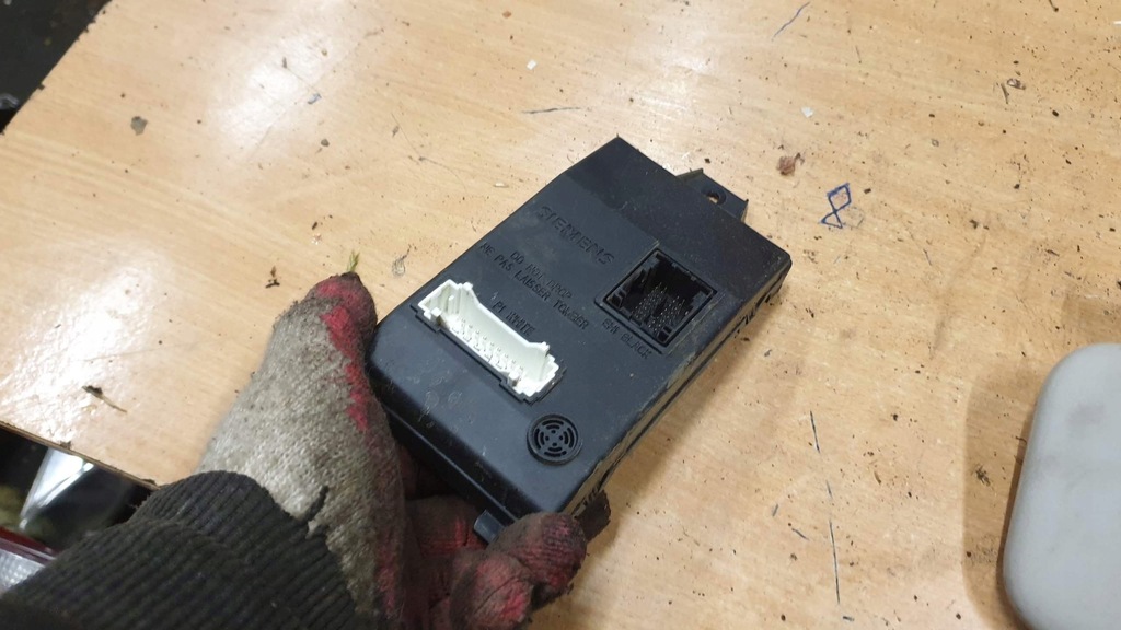 фото №1, Dacia sandero i коробка модуль блок управления bsi