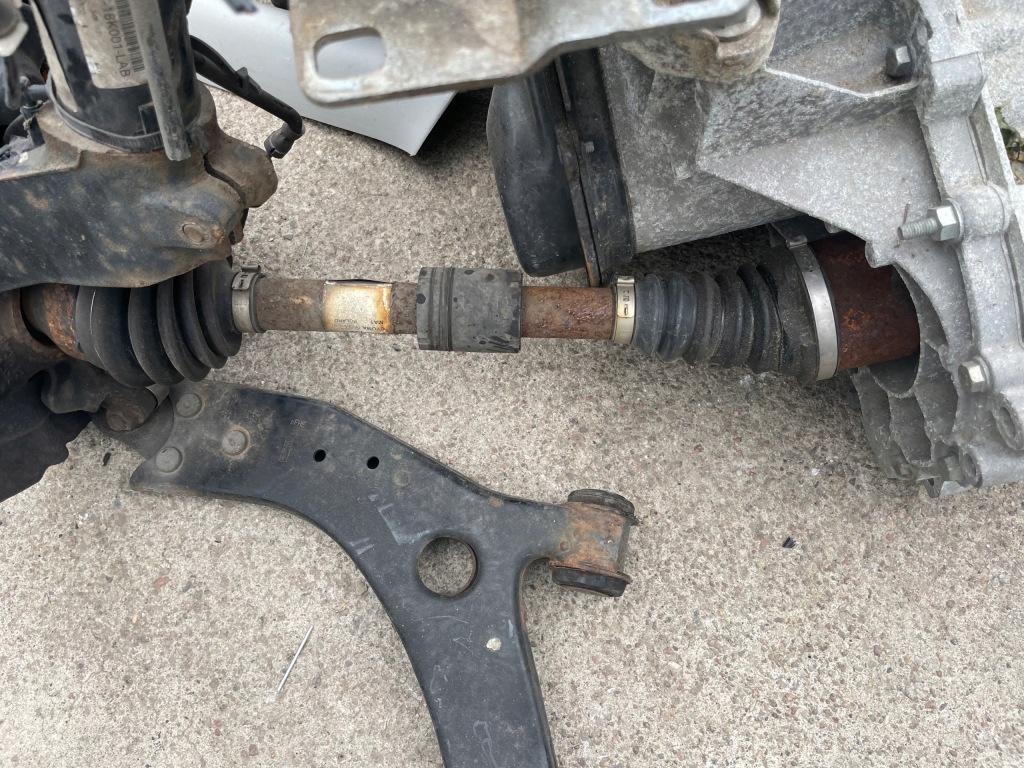 Купити Ford focus mk3 1.0 привідний вал ліва bv61-3b437-rb