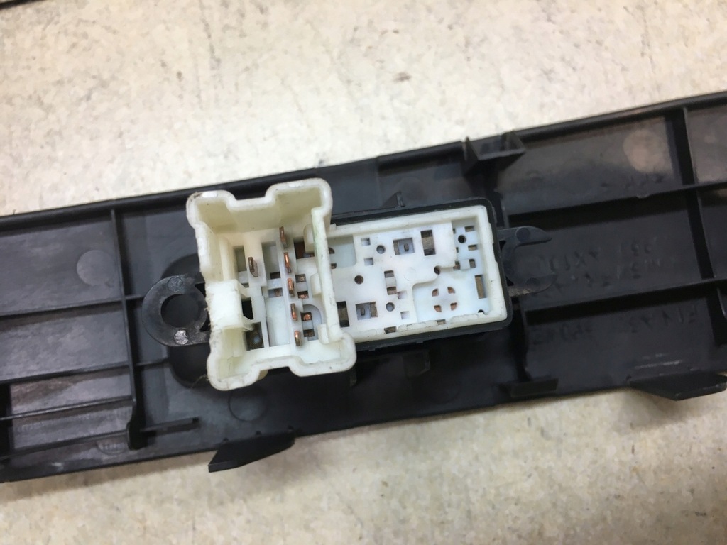 фото №8, Панель стекло правый перед micra k12